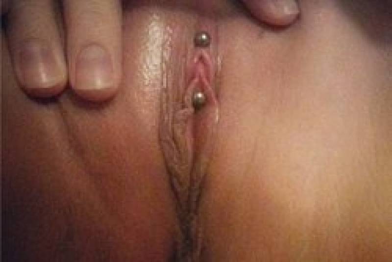 Le piercing au clitoris.